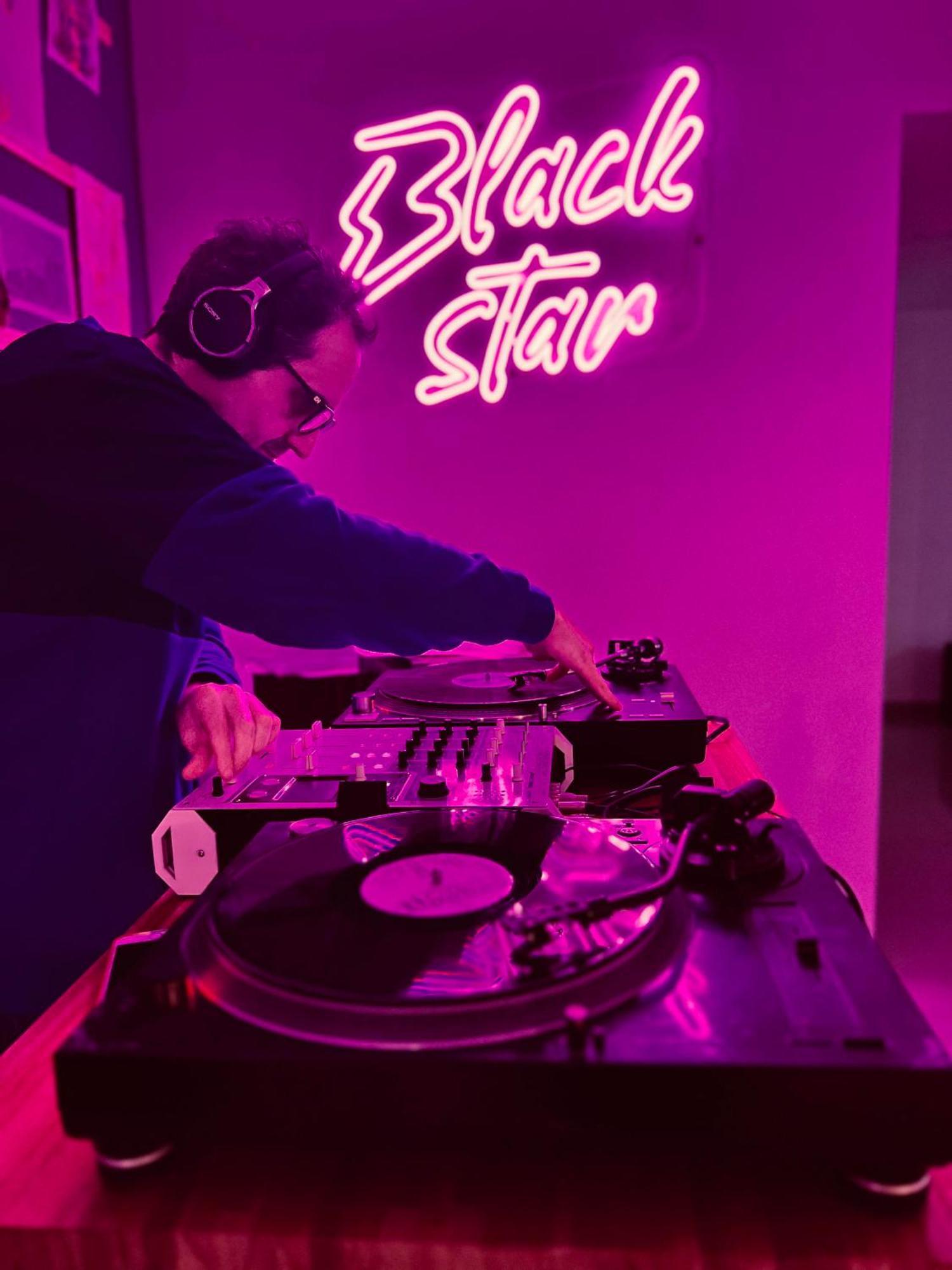 Black Star Art Hostel Neuquén Dış mekan fotoğraf